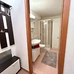 Leo Loft - Pool, Sauna & Free Parking *