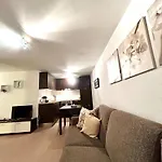 Leo Loft - Pool, Sauna & Free Parking *